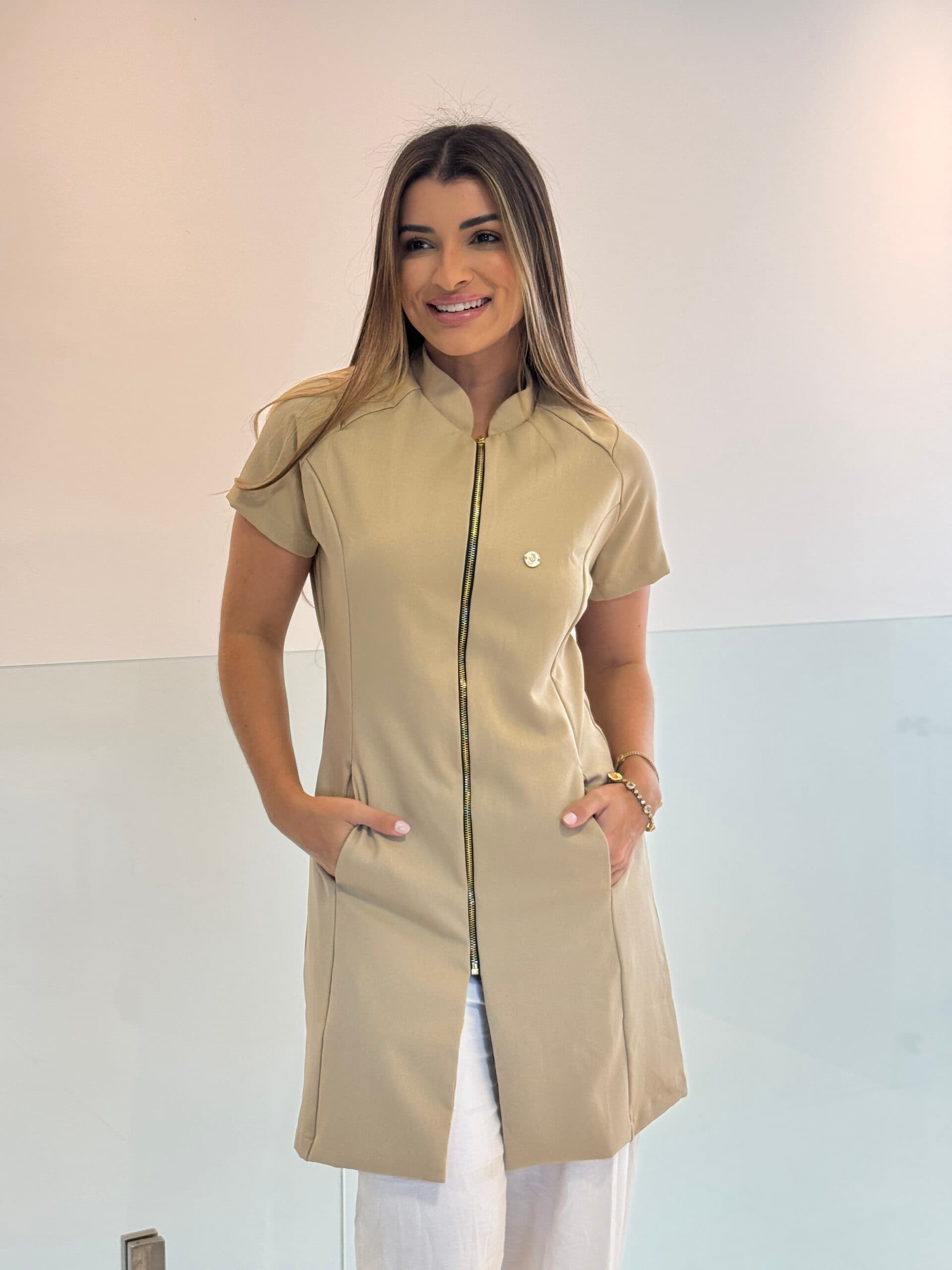 Jaleco Slim Tradicional Manga Curta Feminino - Jaleca